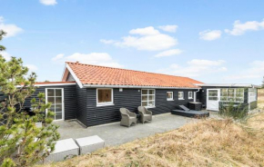 3 Bedroom Beach Front Home In Grenaa, Grenå